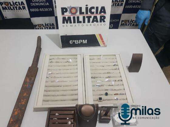 08.06 Policiais recuperam mais de cem joias avaliadas em R$ 14 mil.jpg